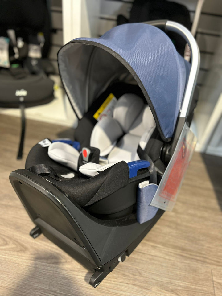 EX DISPLAY Hauck iPro iSize 0+ Infant Car Seat (Denim) + IPro Isofix Base