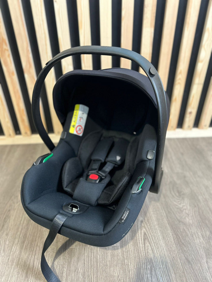 PRE LOVED Venicci Tinum Upline Travel System - All Black