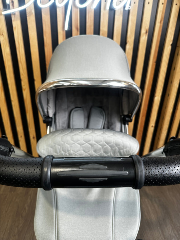 PRE - LOVED egg2 Monument Grey Travel system