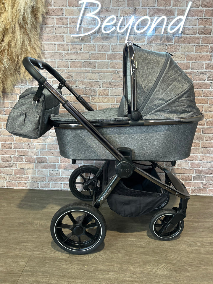 PRE LOVED Venicci Tinum Travel System - Grey