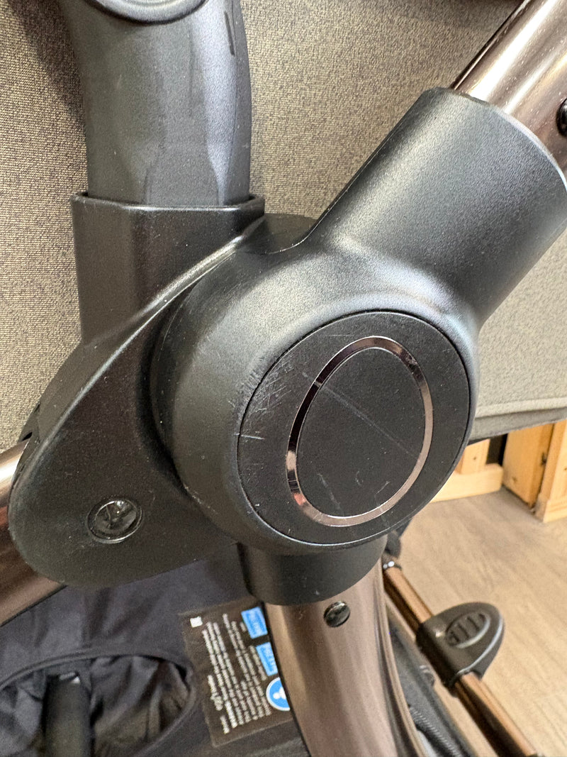 PRE LOVED egg3 Travel System - Hunter Green