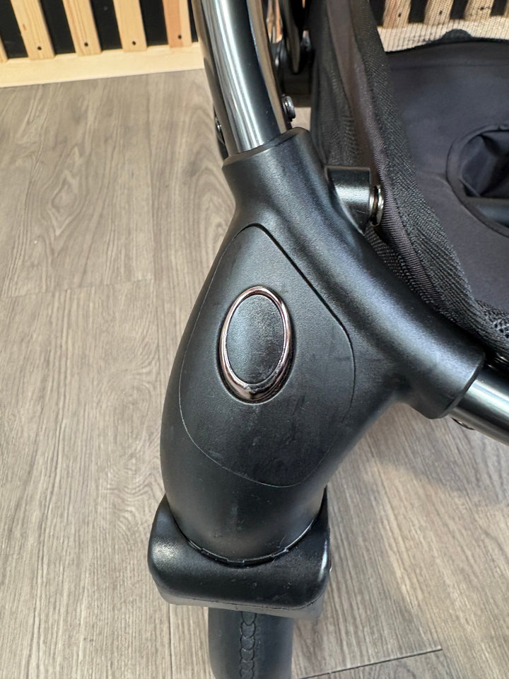 PRE LOVED egg2 Travel System - Cobalt