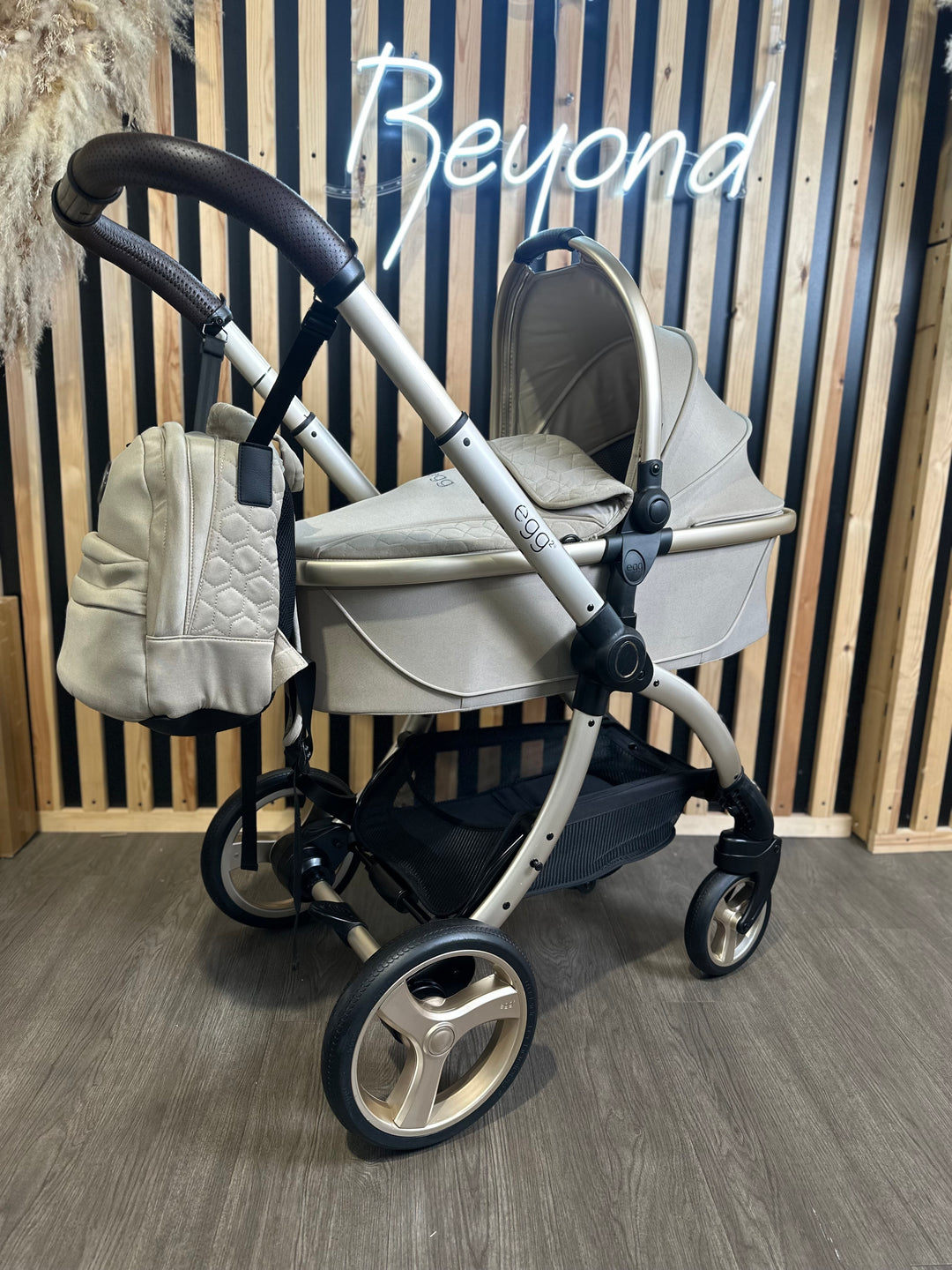 PRE LOVED egg2 Travel System - Feather