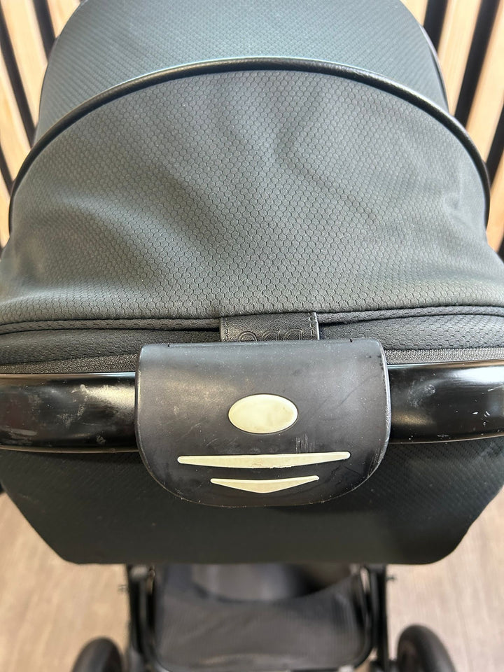 PRE LOVED Egg2 Special Edition Travel System - Just Black