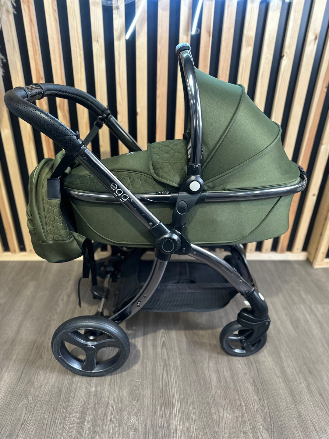 PRE LOVED egg2 Travel System - Olive