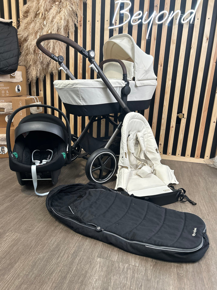 PRE LOVED Cybex Eos Lux Travel System - Seashell Beige