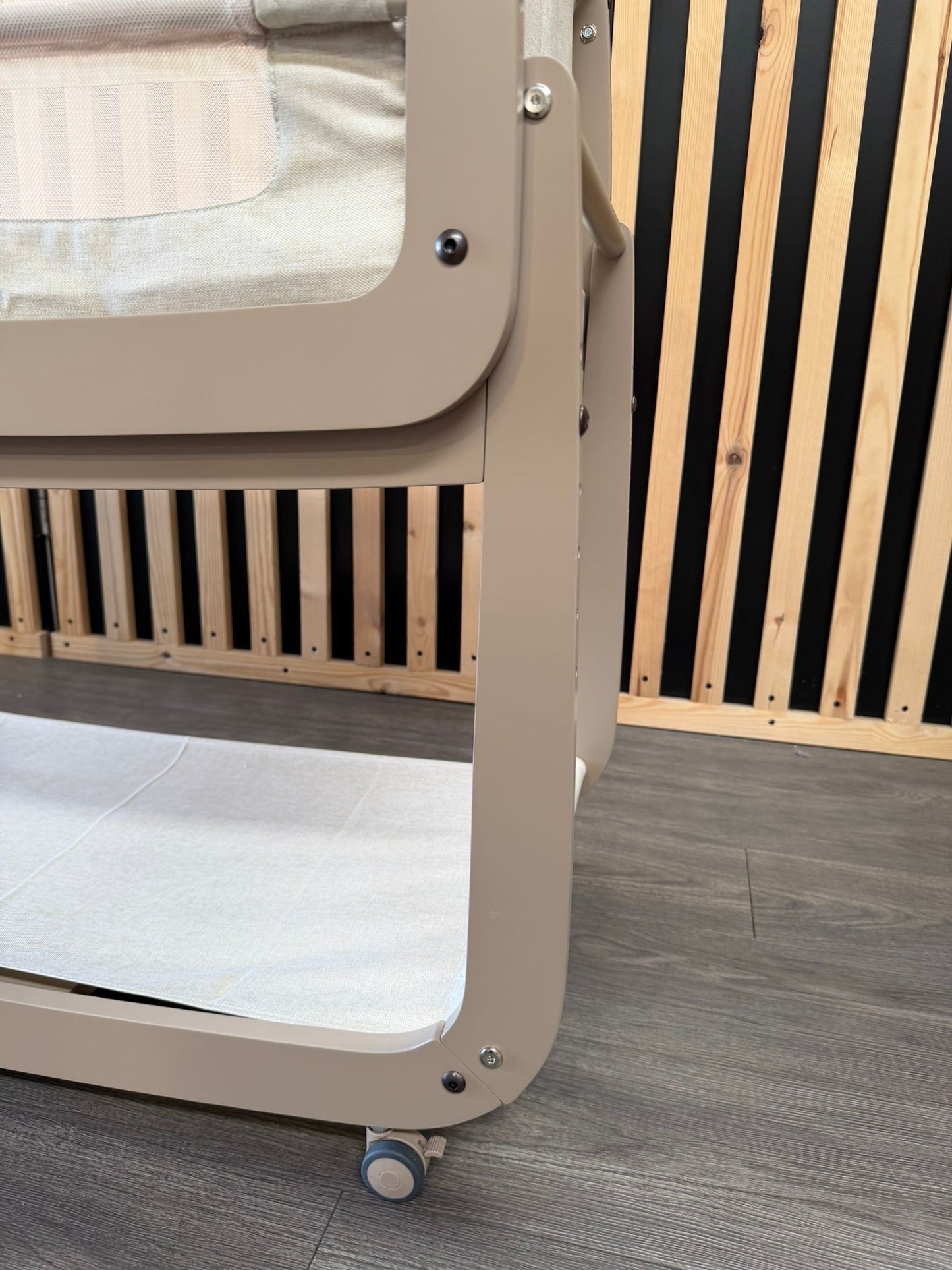 OPEN BOX SnuzPod5 Bedside Crib - Mocha