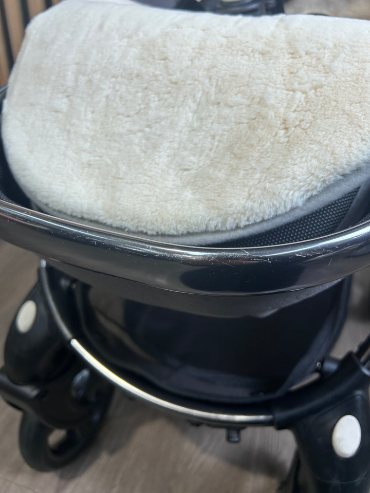 PRE LOVED egg2 Travel System - Jurassic Grey