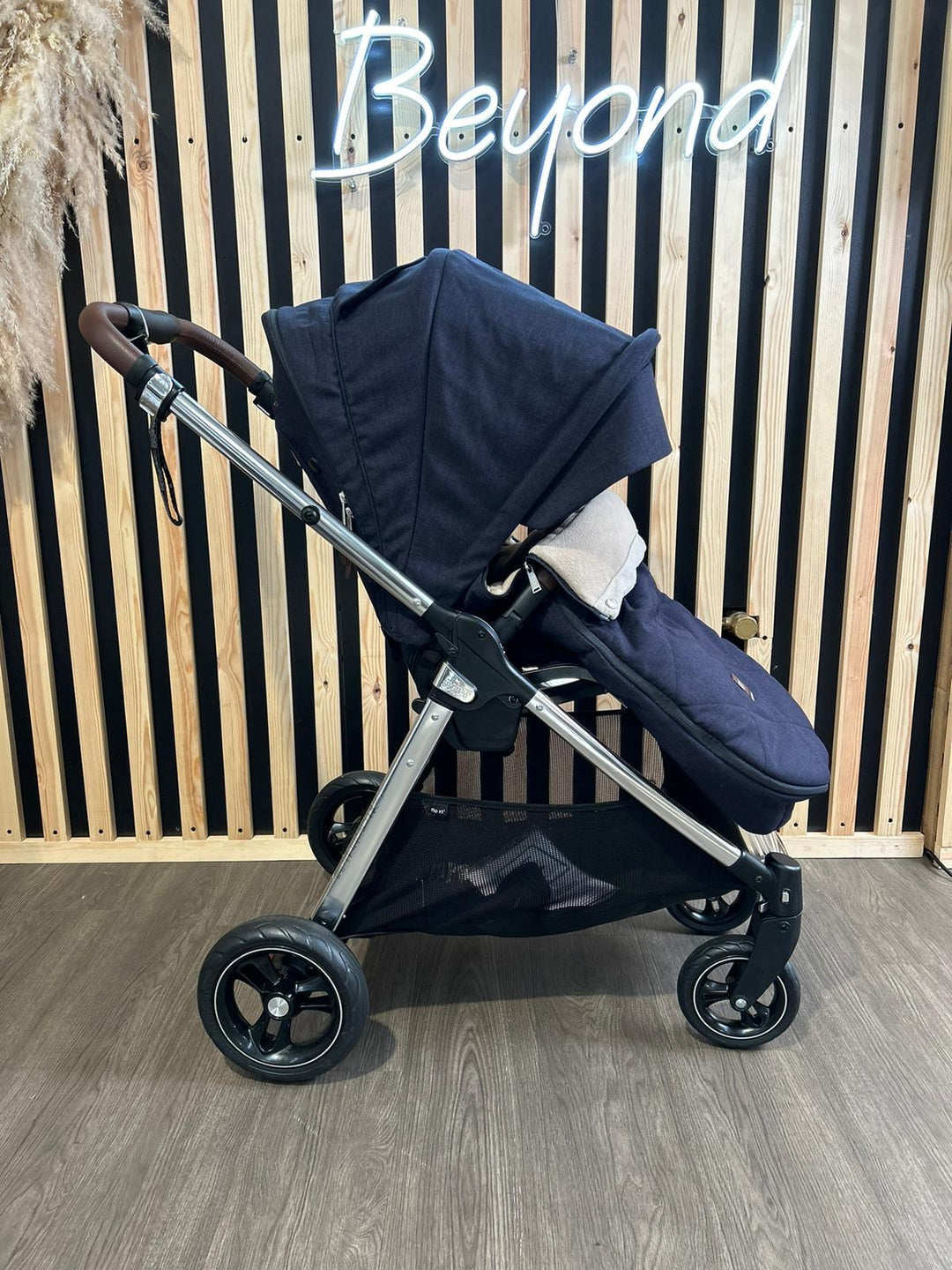 PRE LOVED Mamas & Papas Flip XT3 - Navy