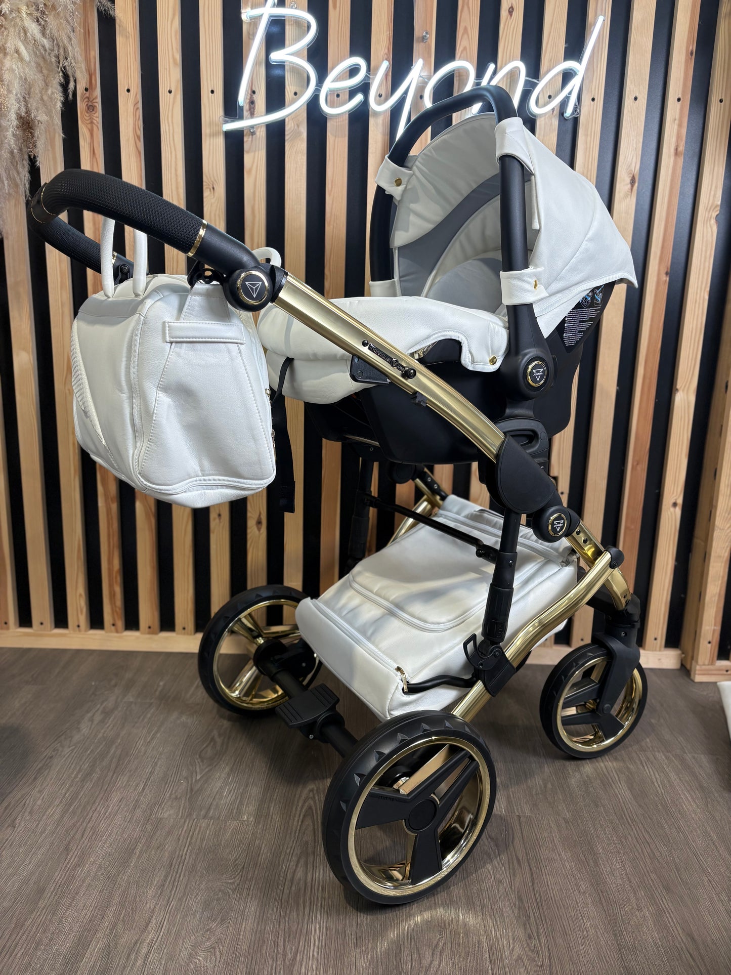 EX DISPLAY Junama Diamond 3in1 Travel System - Fluo Individual White & Gold