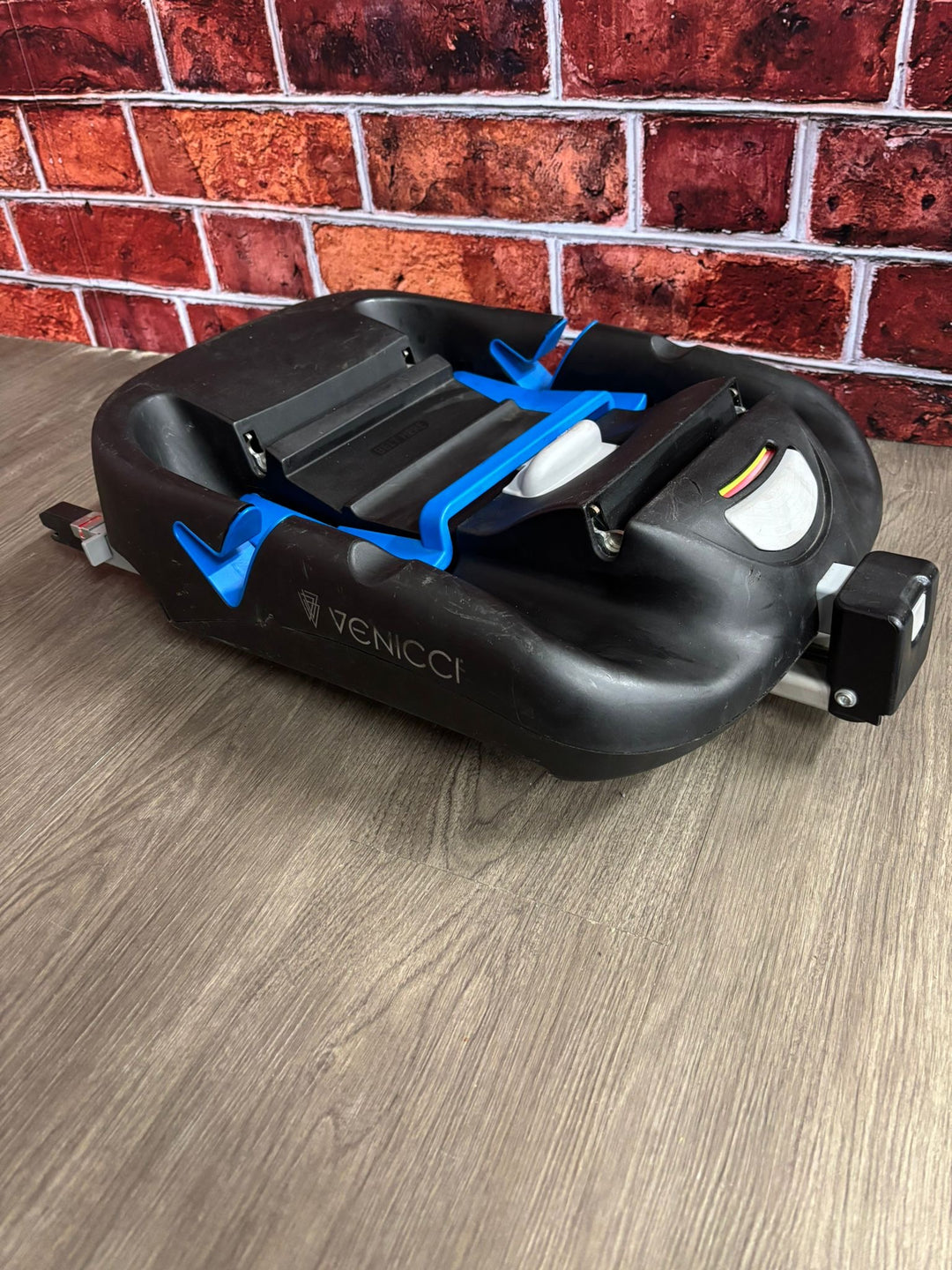 PRE LOVED Venicci Isofix Base