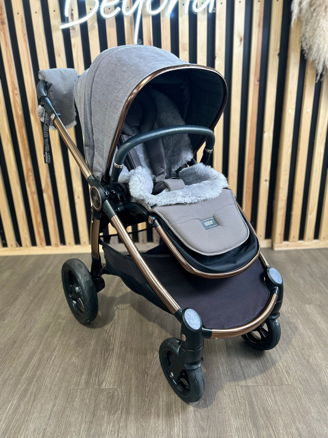 PRE LOVED Mamas & Papas Ocarro Travel System - Simply Lux