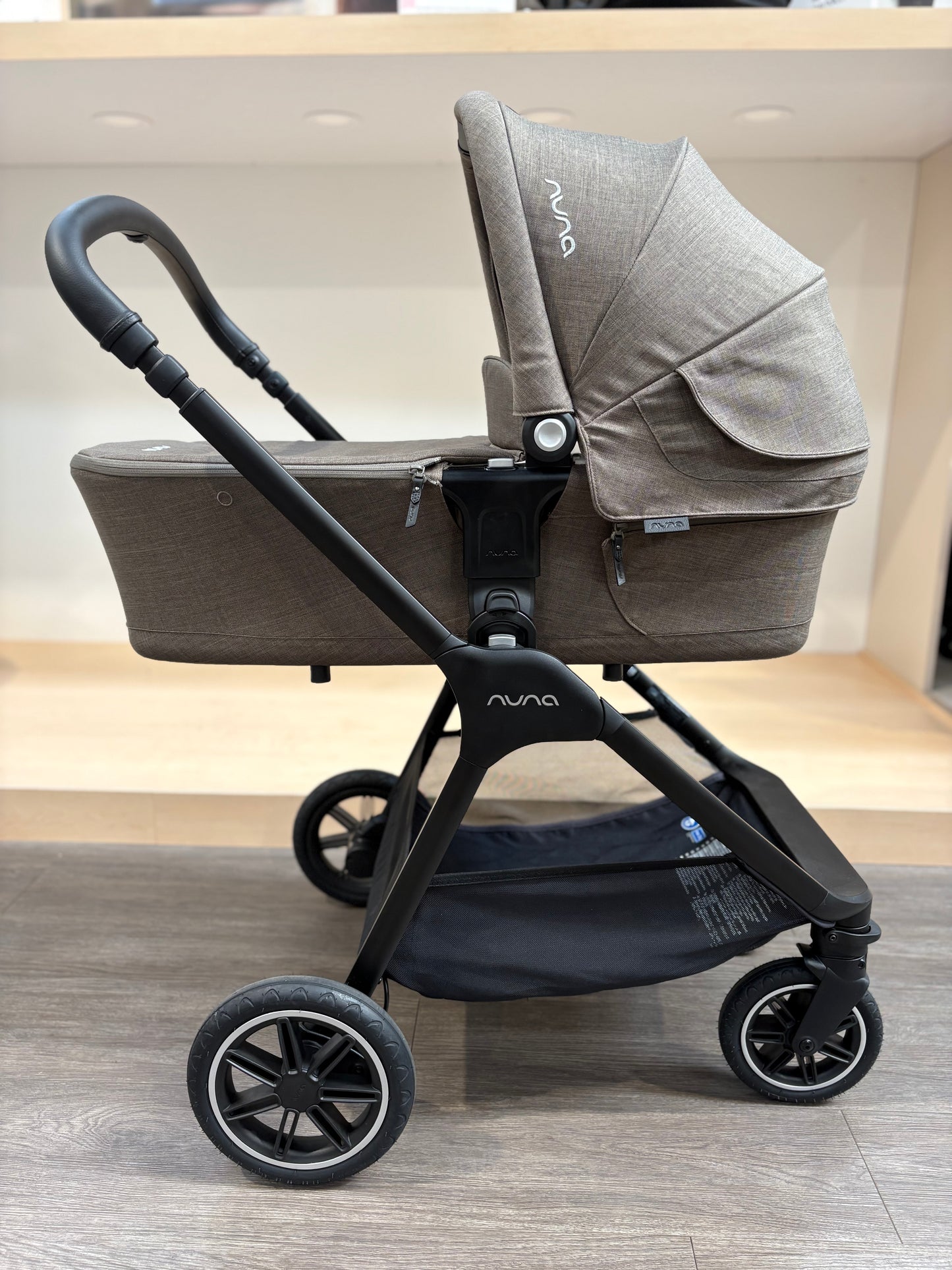 EX DISPLAY Nuna TRIV Pushchair + LYTL Carrycot - Pistachio