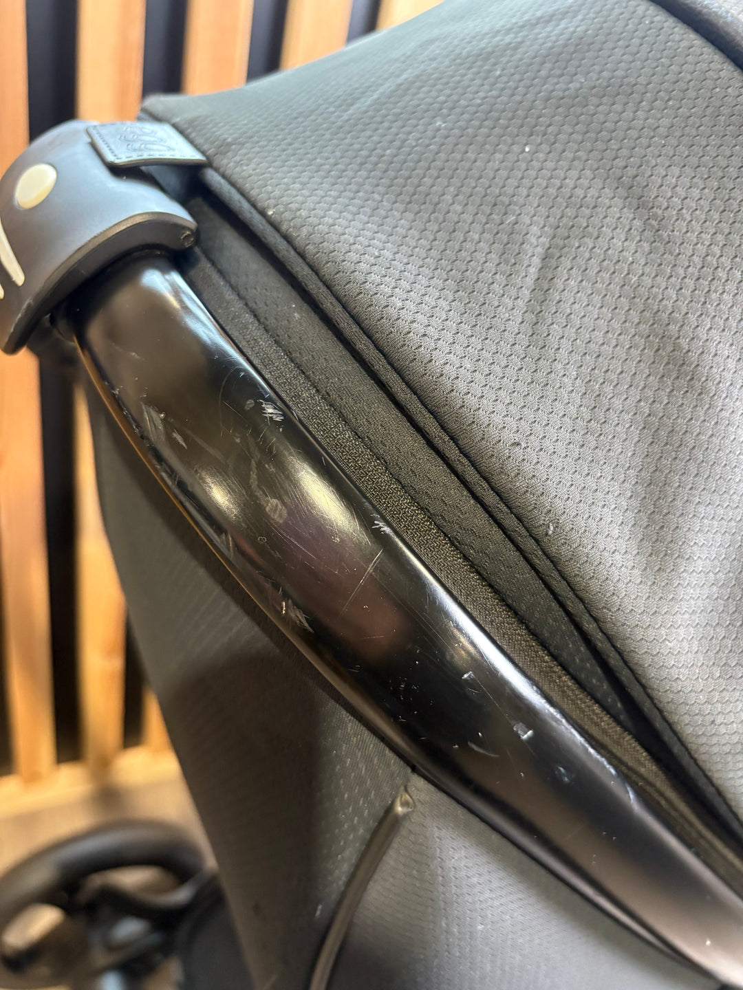 PRE LOVED egg2 Travel System - Just Black