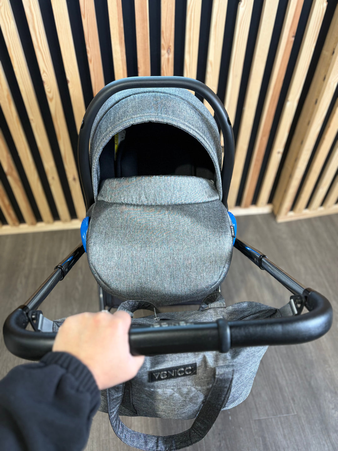 PRE LOVED Venicci Tinum 2.0 Travel System - Rock Graphite