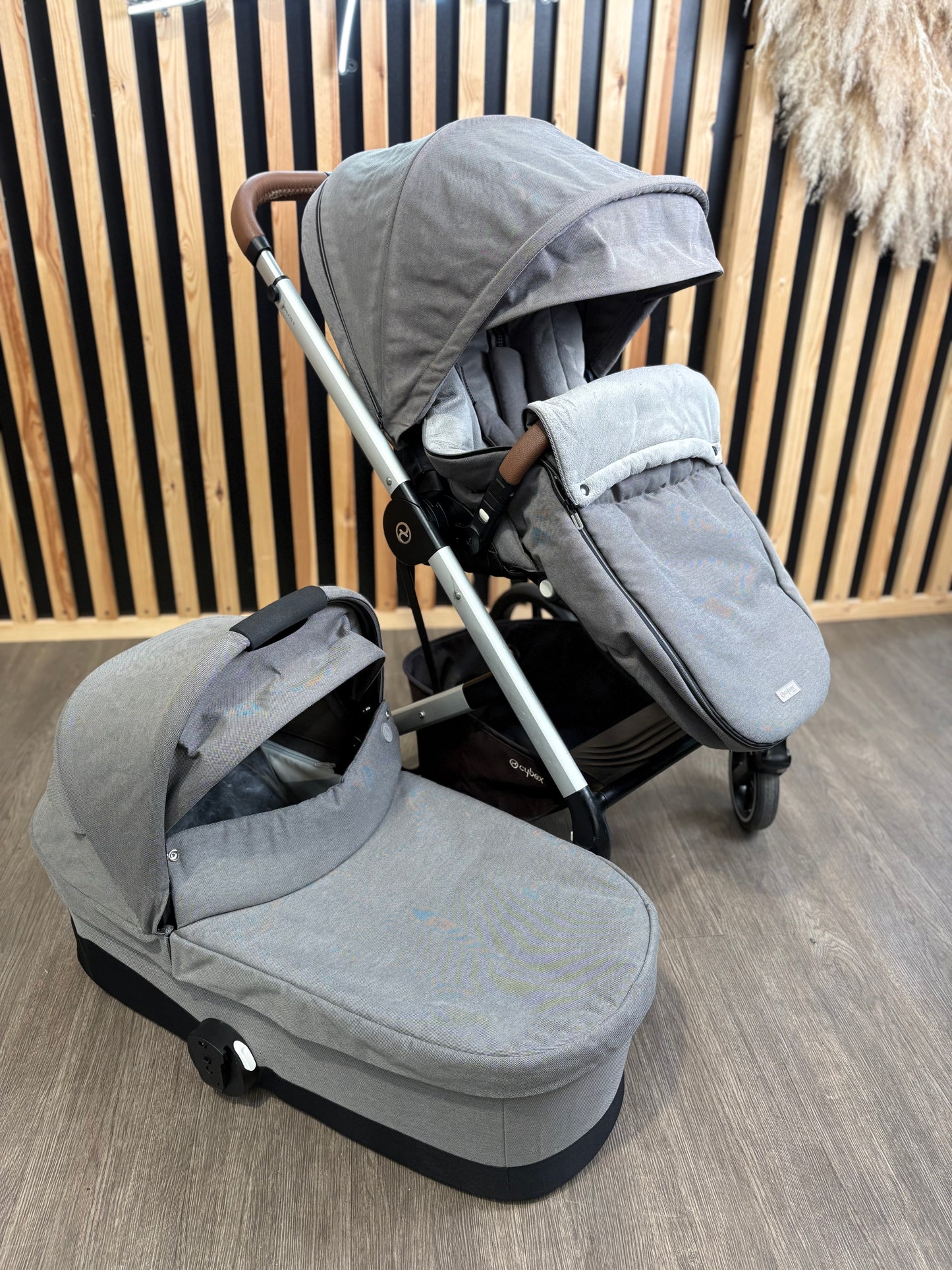 PRE LOVED Cybex Balios 2-in-1 Travel System - Manhattan Grey
