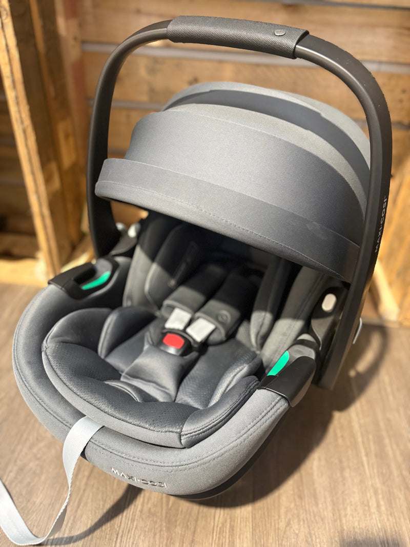 EX DISPLAY Maxi-Cosi Pebble 360 Pro2 Car Seat - Twillic Graphite