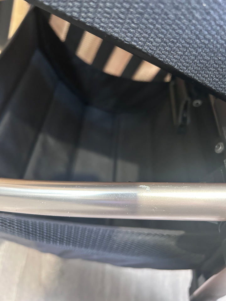 PRE LOVED Zummi Solo Travel System - Black & Rose Gold