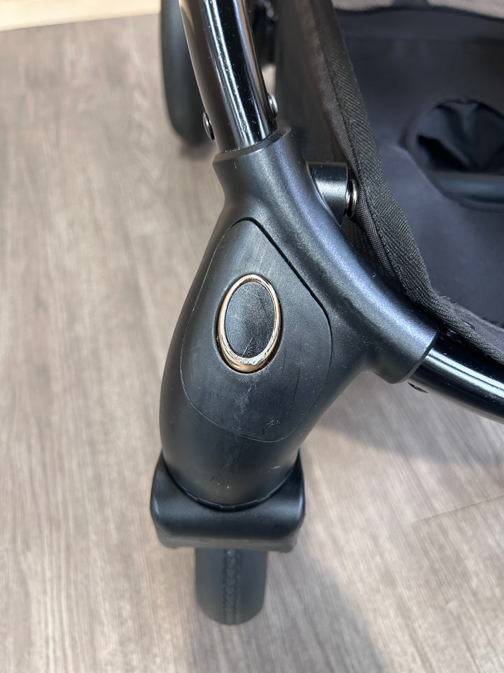 PRE LOVED egg2 Travel System - Jurassic Gold