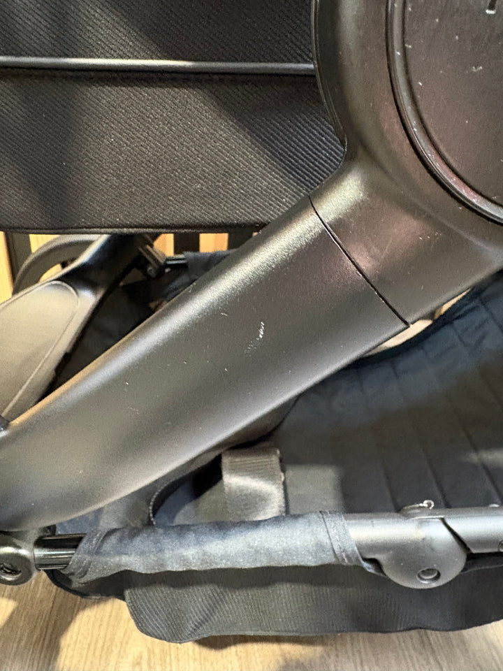 PRE LOVED iCandy Peach 7 Travel System - Jet/Black