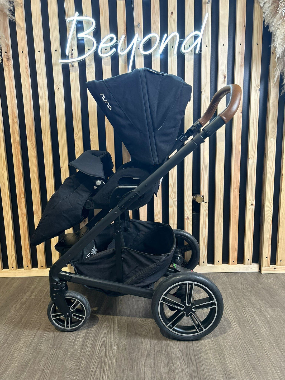 PRE LOVED Nuna Mixx Pram & Pushchair - Caviar