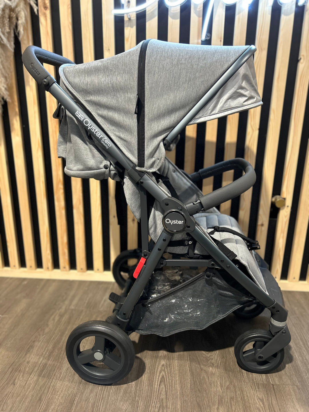 PRE LOVED BabyStyle Oyster Zero Gravity - Moon