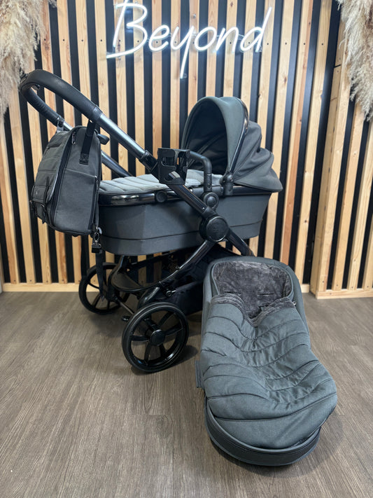 PRE LOVED iCandy Peach 7 Pram, Pushchair + Accessories - Phantom/Truffle