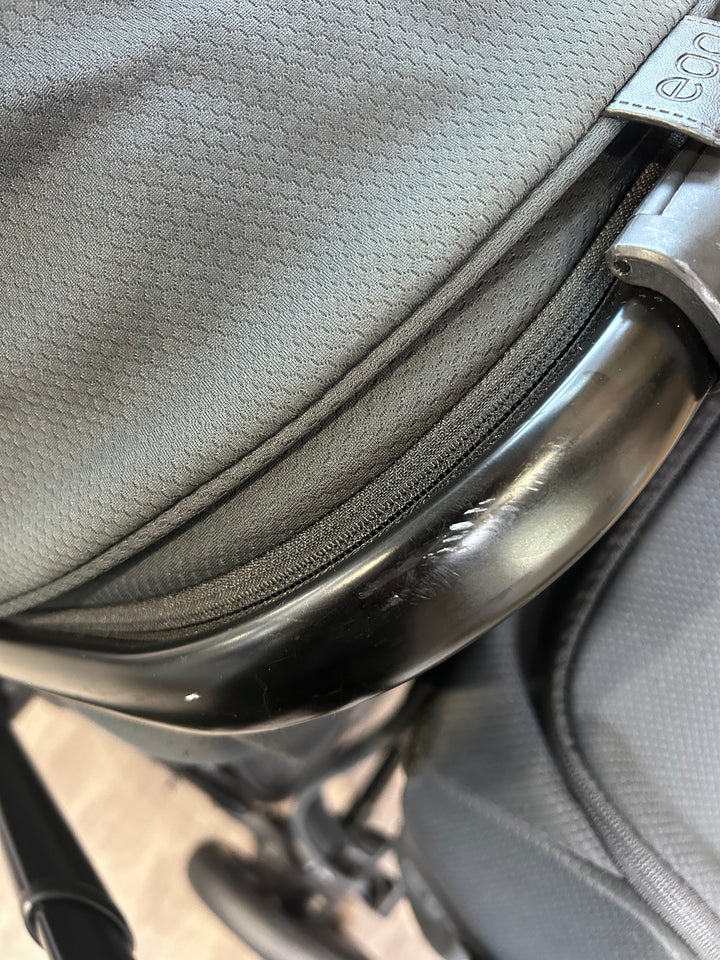 PRE LOVED egg2 Travel System - Just Black