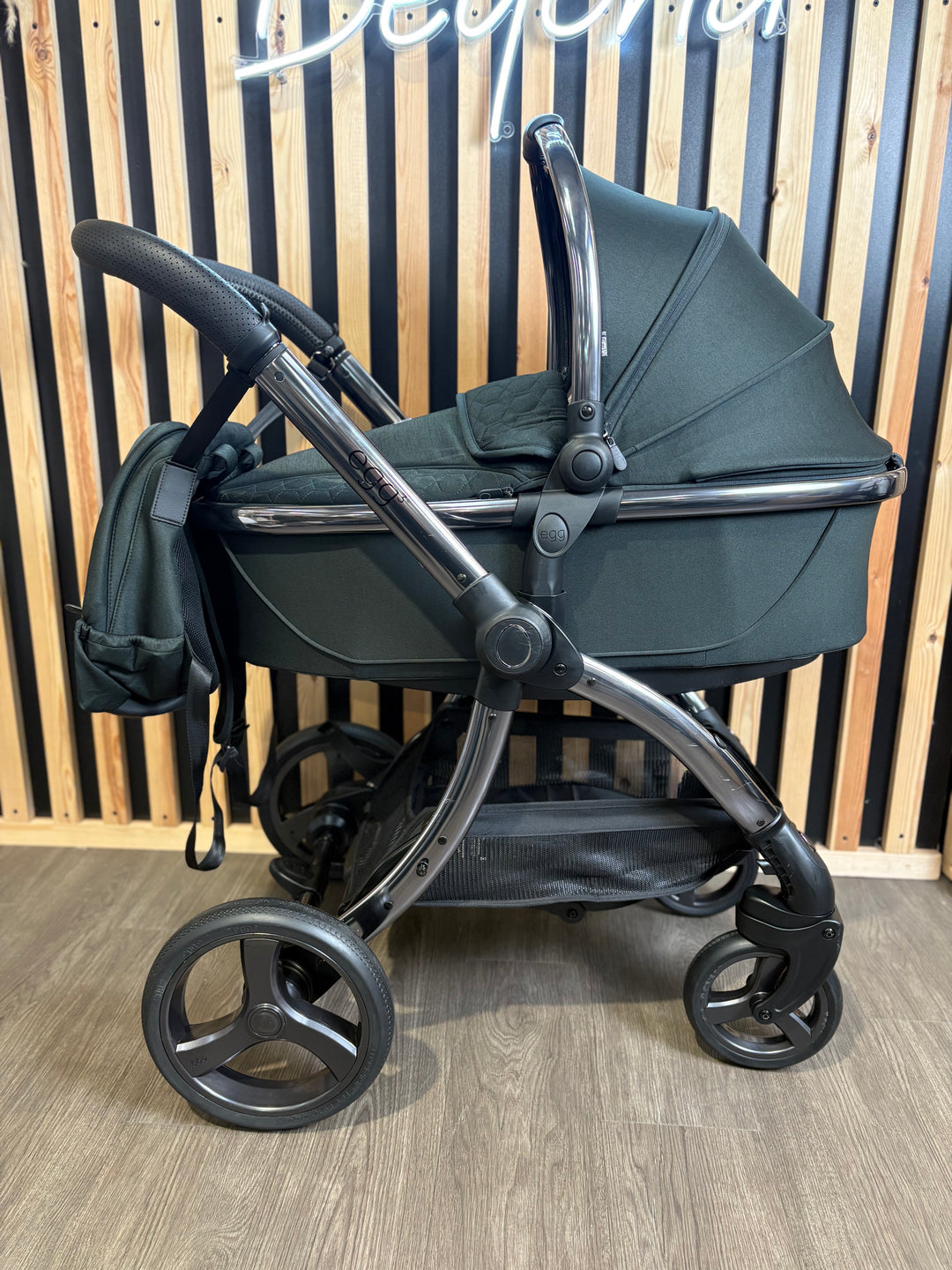PRE LOVED egg3 Travel System - Black Olive
