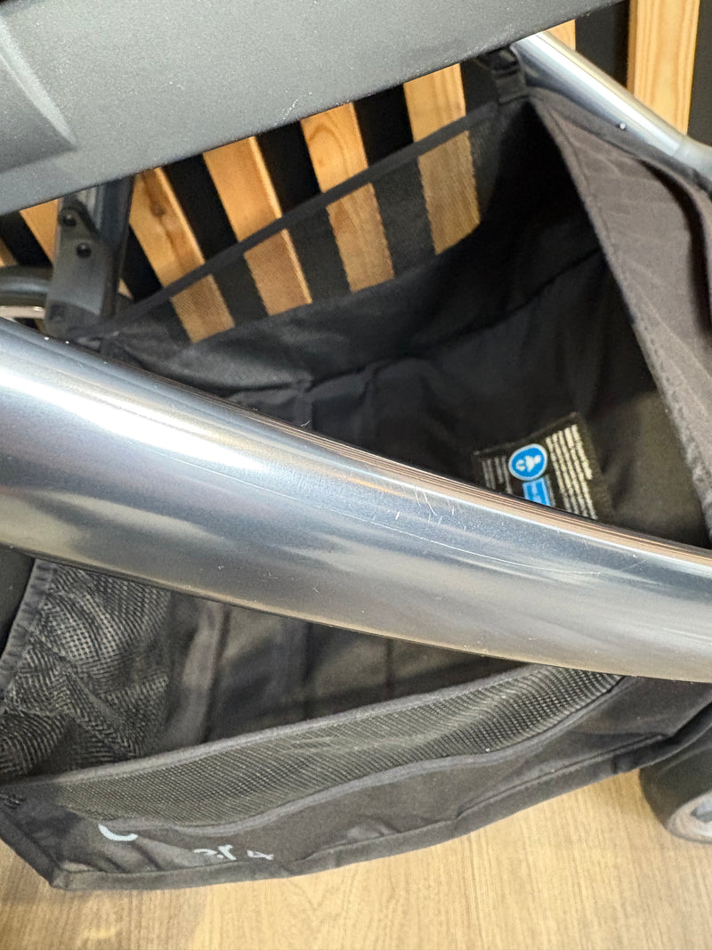PRE LOVED Babystyle Oyster4 Travel System - Carbonite