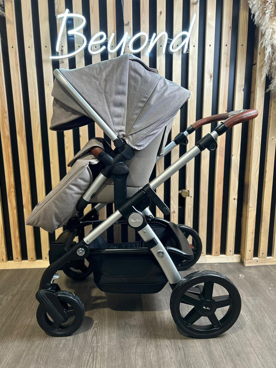 PRE LOVED Silver Cross Wave Travel System - Linen