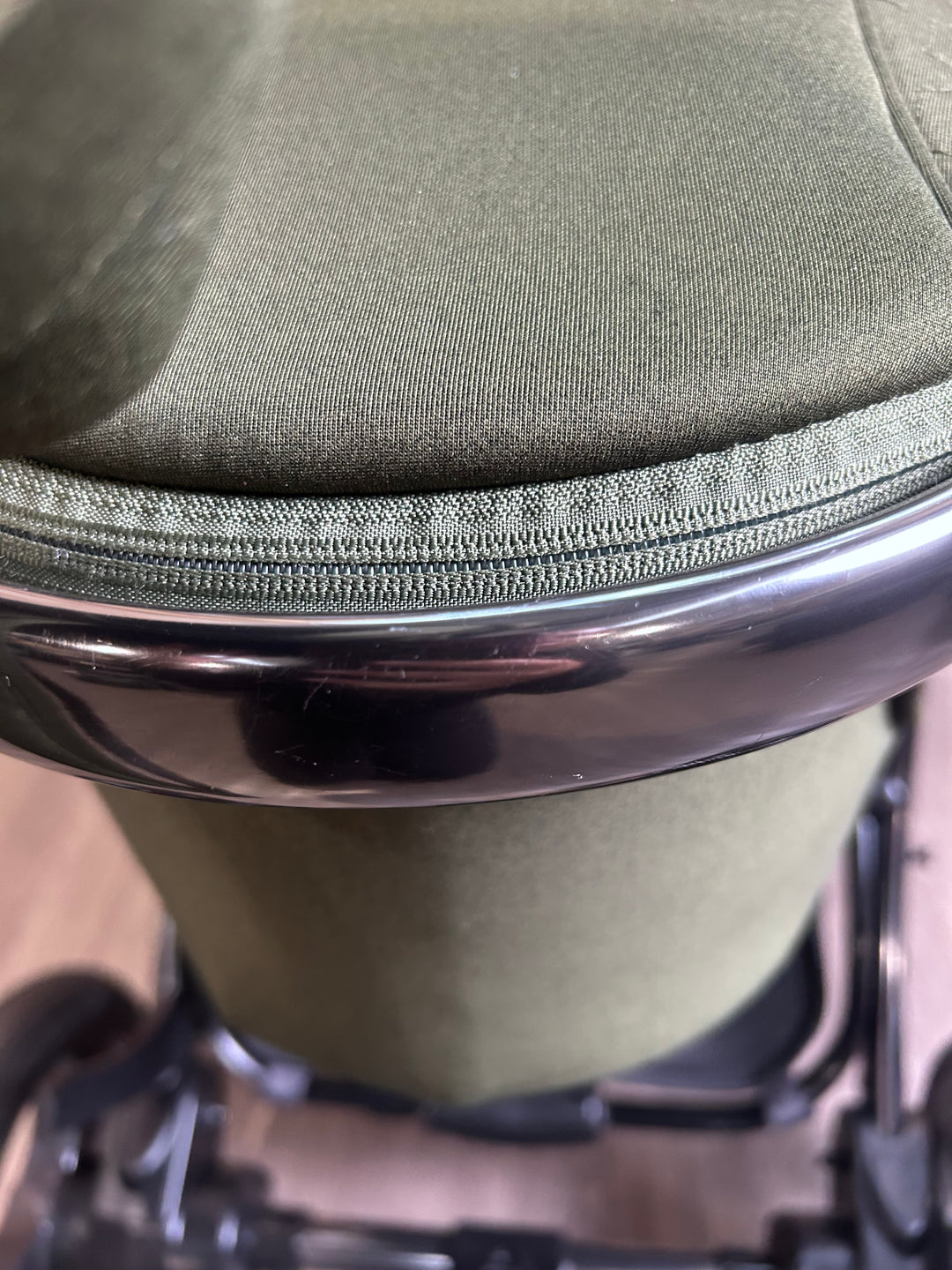 PRE LOVED egg2 Travel System - Olive