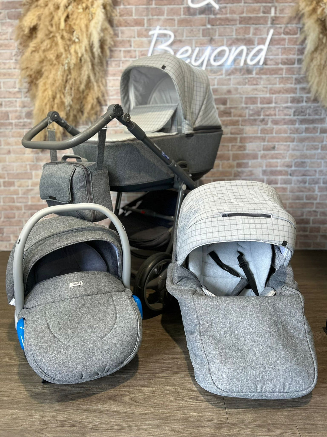 EX DISPLAY Mee-Go Santino Travel System - Grey Check