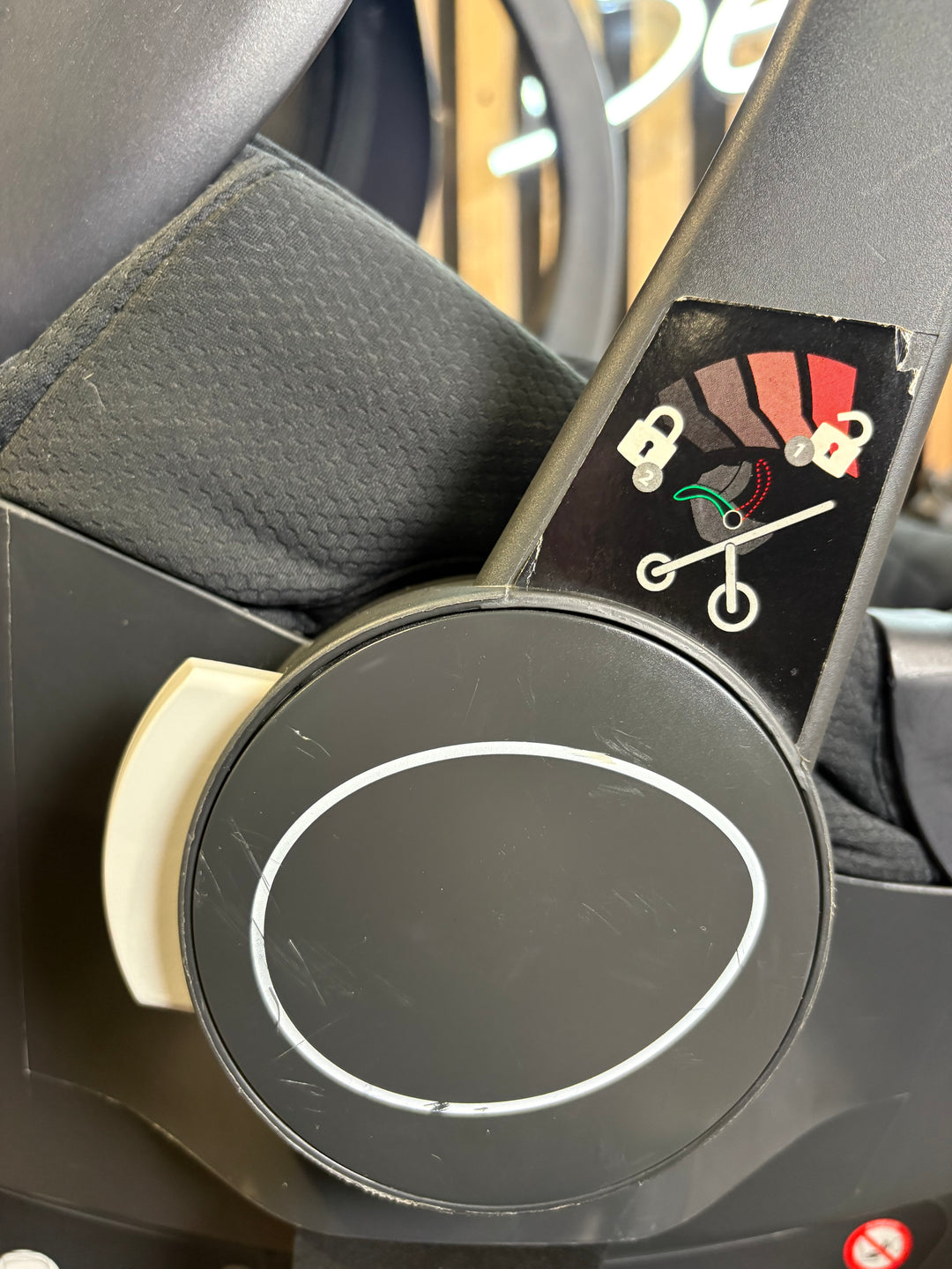 PRE LOVED egg2 Travel System - Just Black