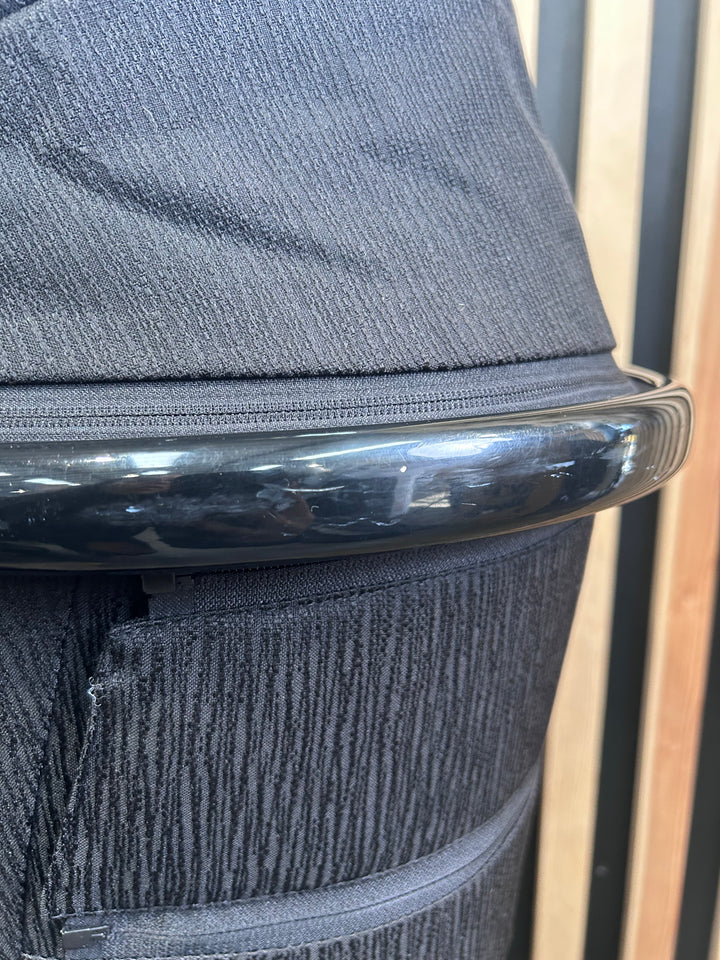 PRE LOVED Venicci Tinum 2.0 2-in-1 Travel System - SE Stylish Black