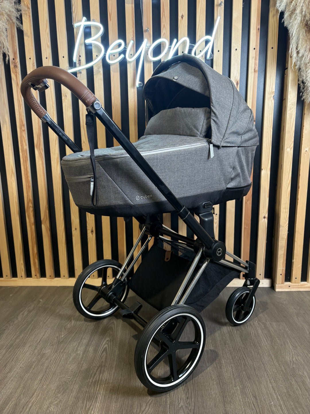 PRE LOVED Cybex Priam Pram + Pushchair - Manhattan Grey/Chrome