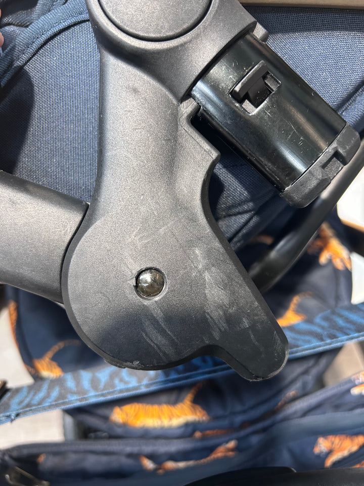 PRE LOVED Cosatto Wow Continental Travel System - On The Prowl