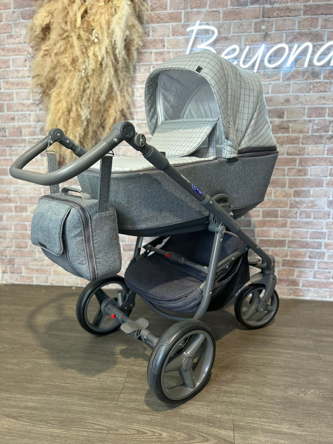 EX DISPLAY Mee-Go Santino Travel System - Grey Check