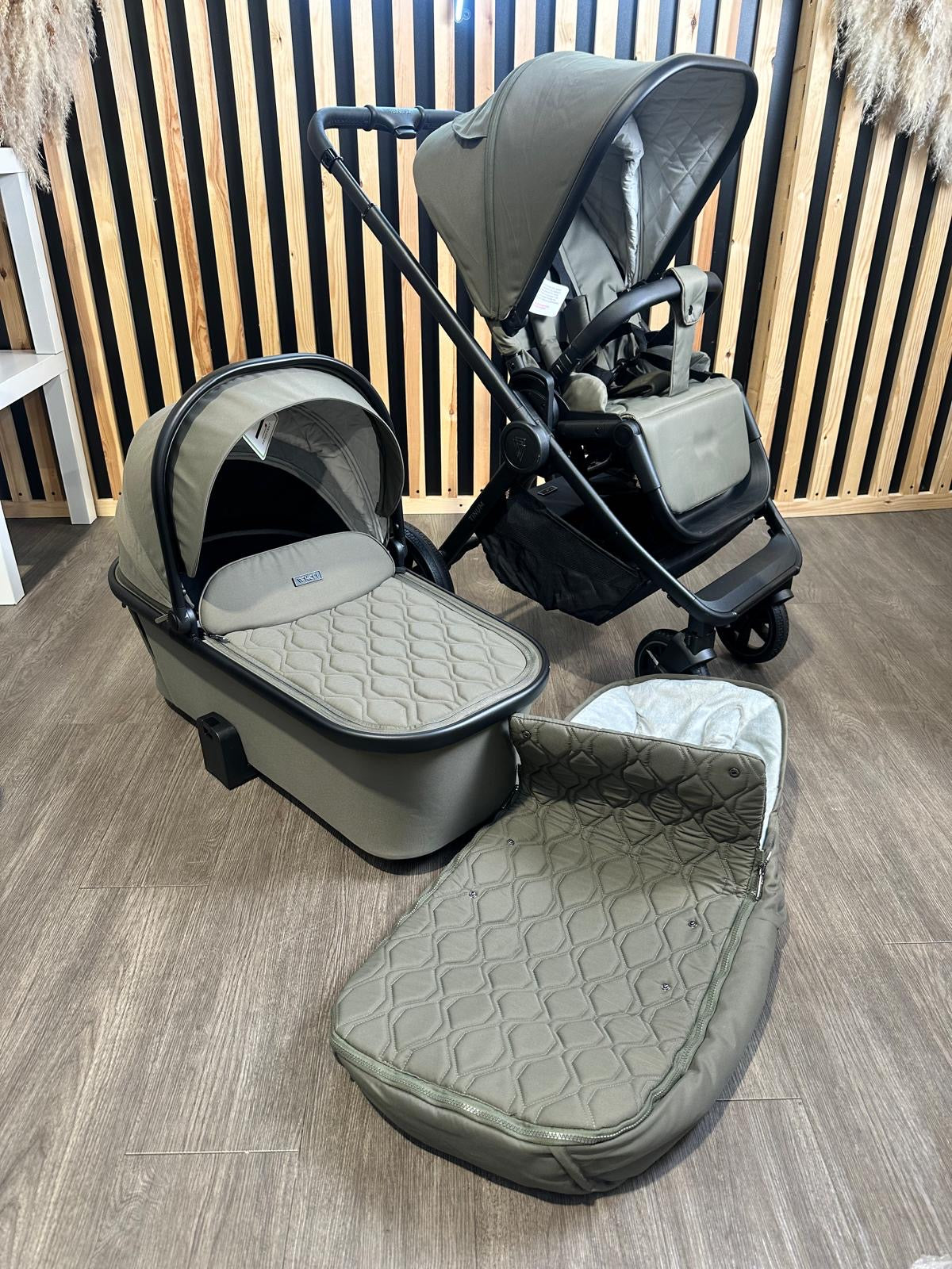 EX DISPLAY Venicci Tinum Edge Pram & Pushchair - Moss