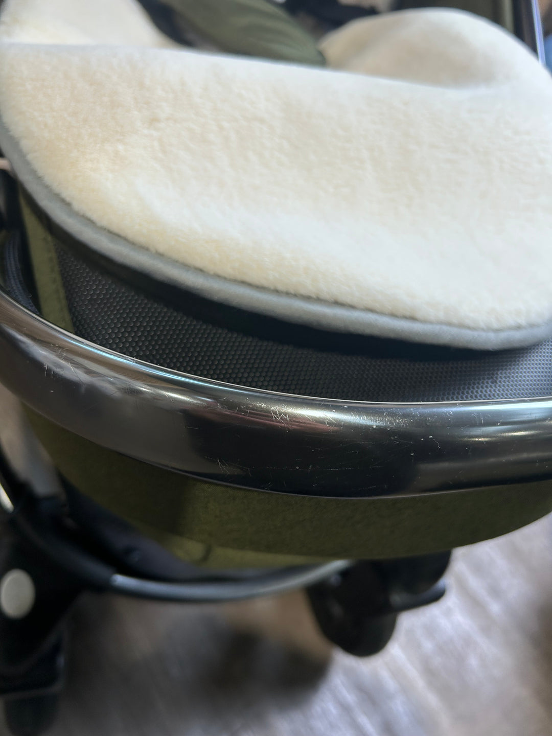 PRE LOVED egg2 Travel System - Olive