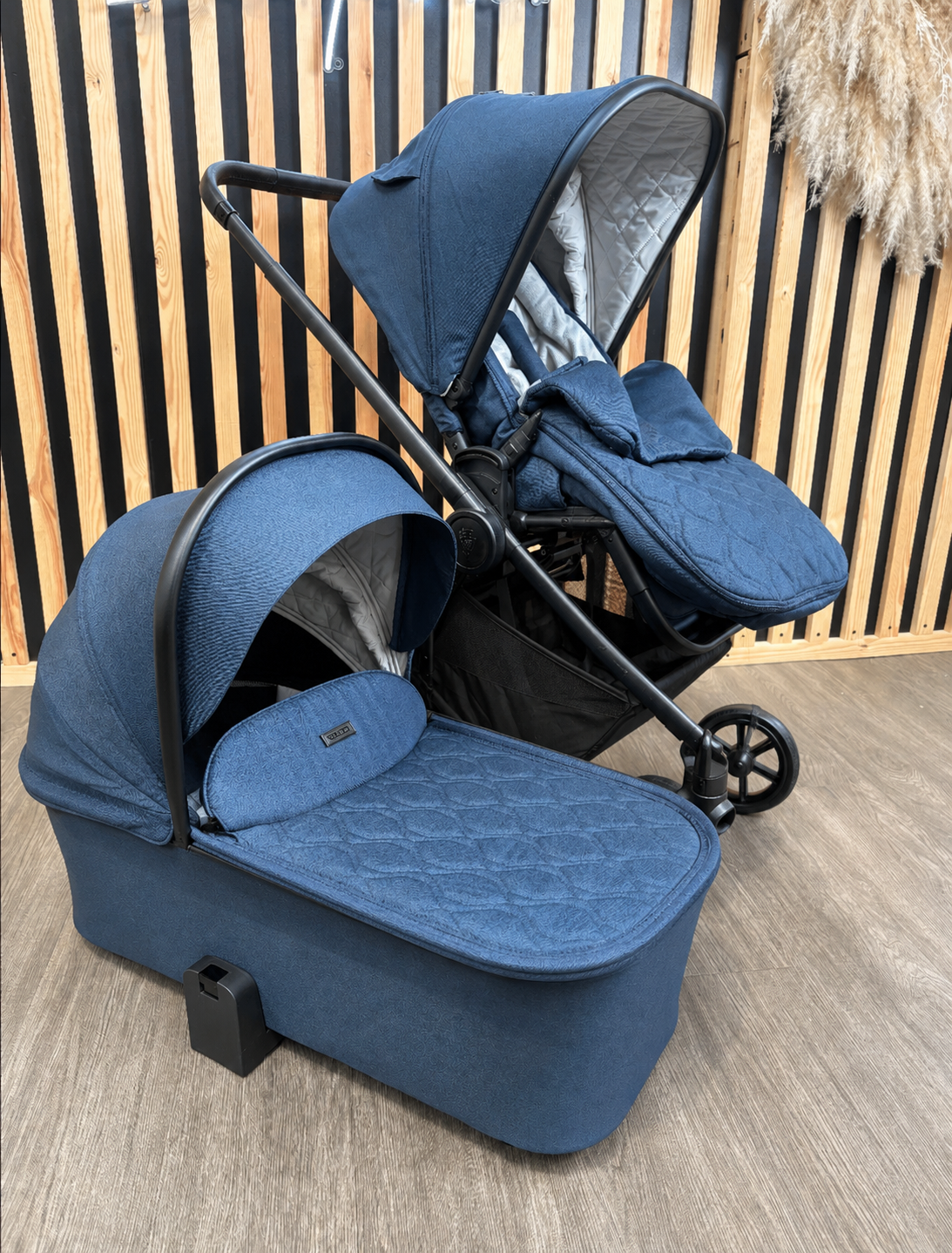 PRE LOVED Venicci Tinum Edge 2-in-1 Travel System - Ocean