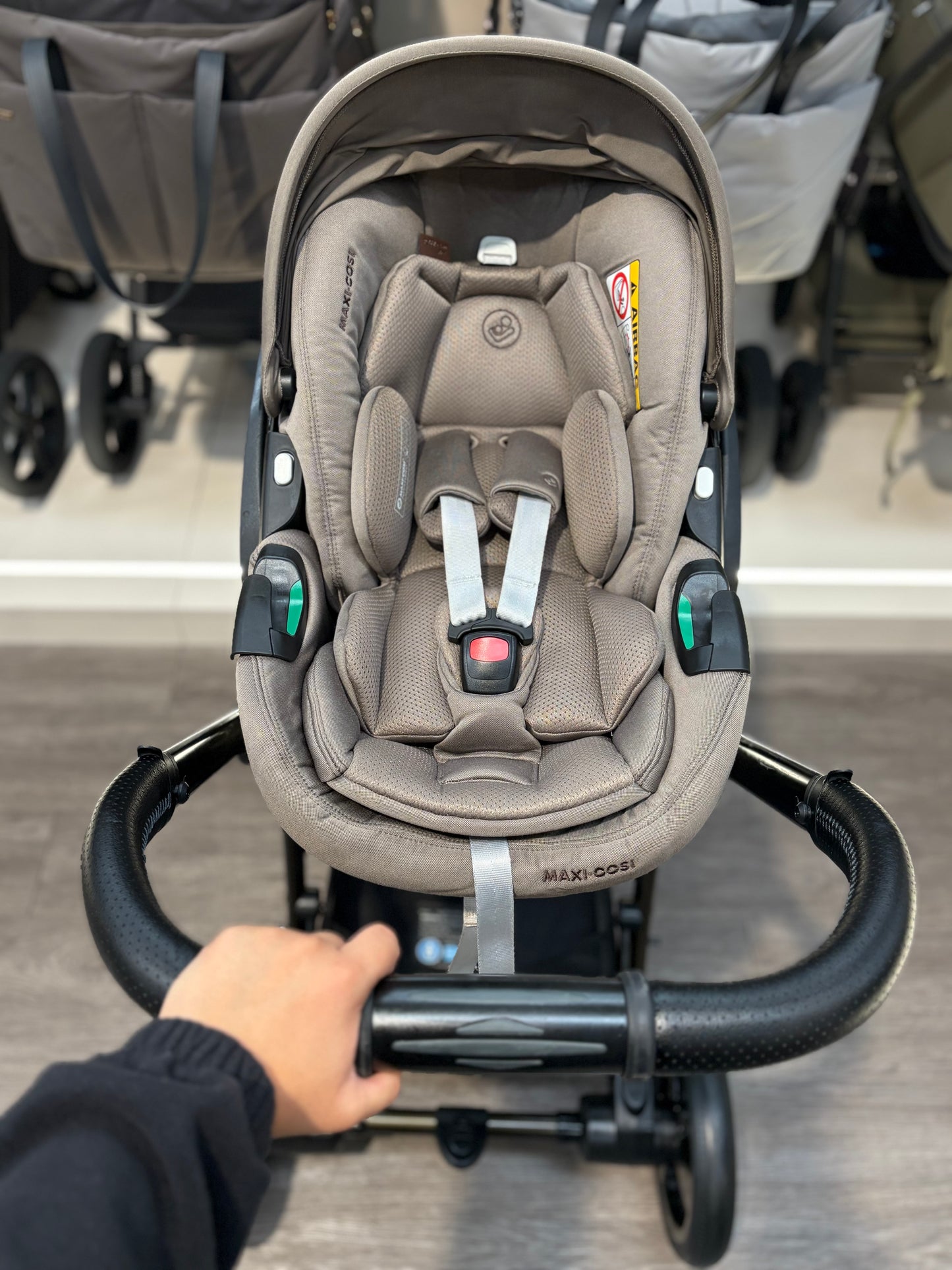 PRE LOVED egg3 Travel System - Chocolate Velvet