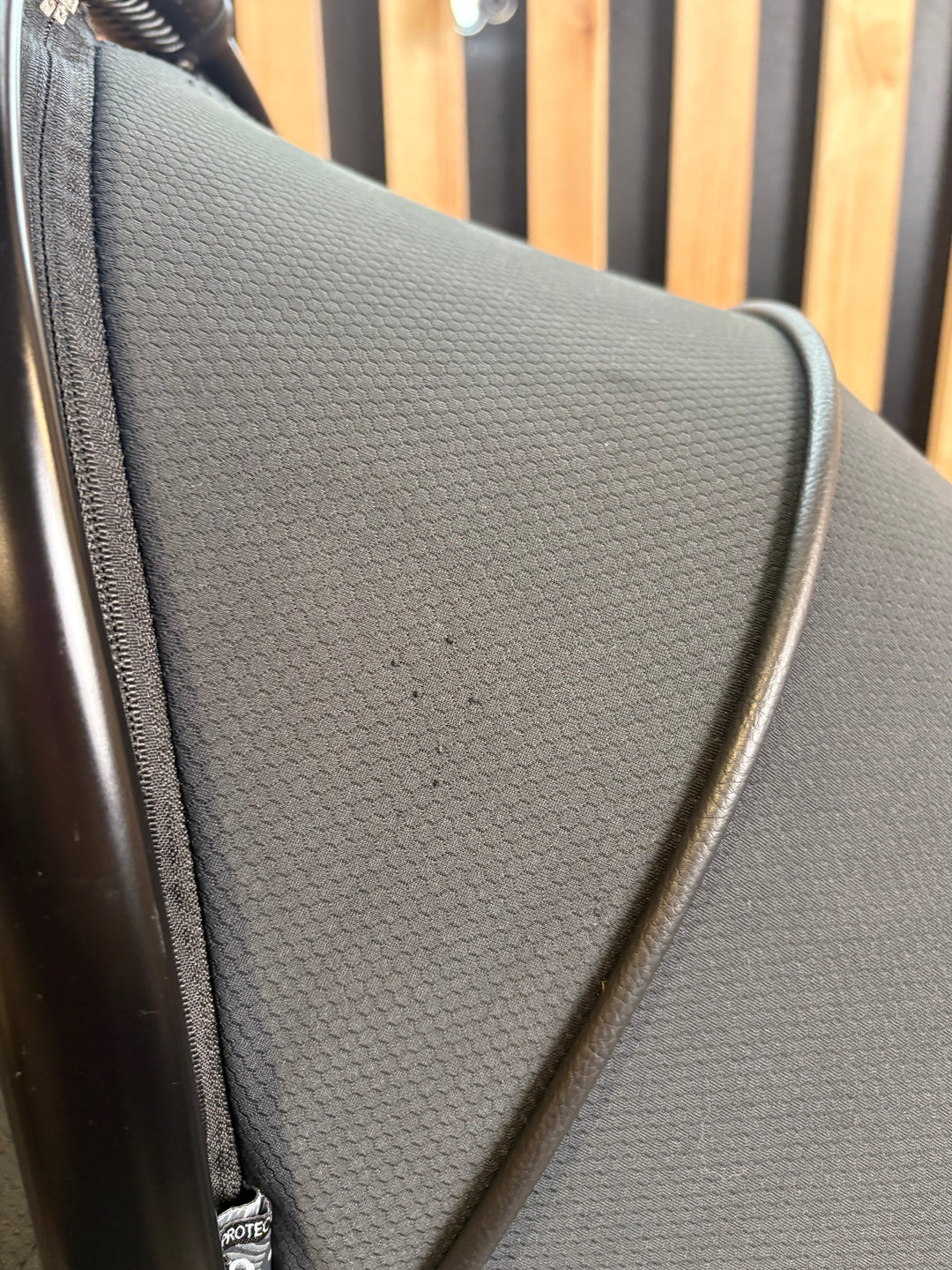 PRE LOVED egg2 Travel System - Just Black