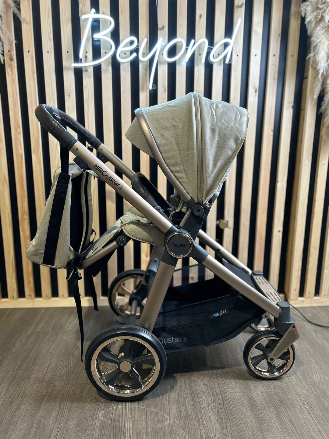 EX DISPLAY Babystyle Oyster 3 Travel System - Creme Brulee