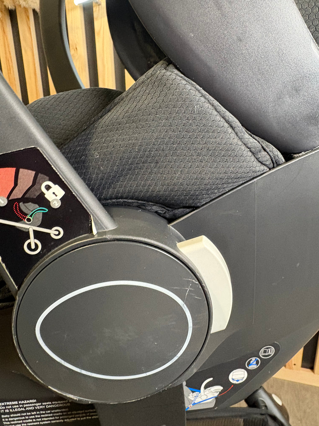 PRE LOVED egg2 Travel System - Just Black