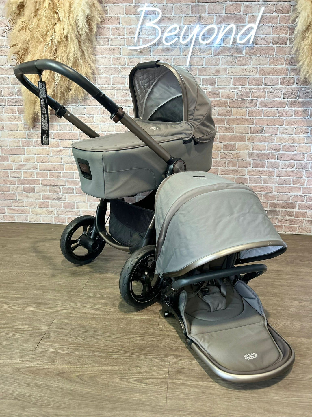 PRE LOVED Mamas & Papas Ocarro Cabriofix i-Size Travel System - Phantom