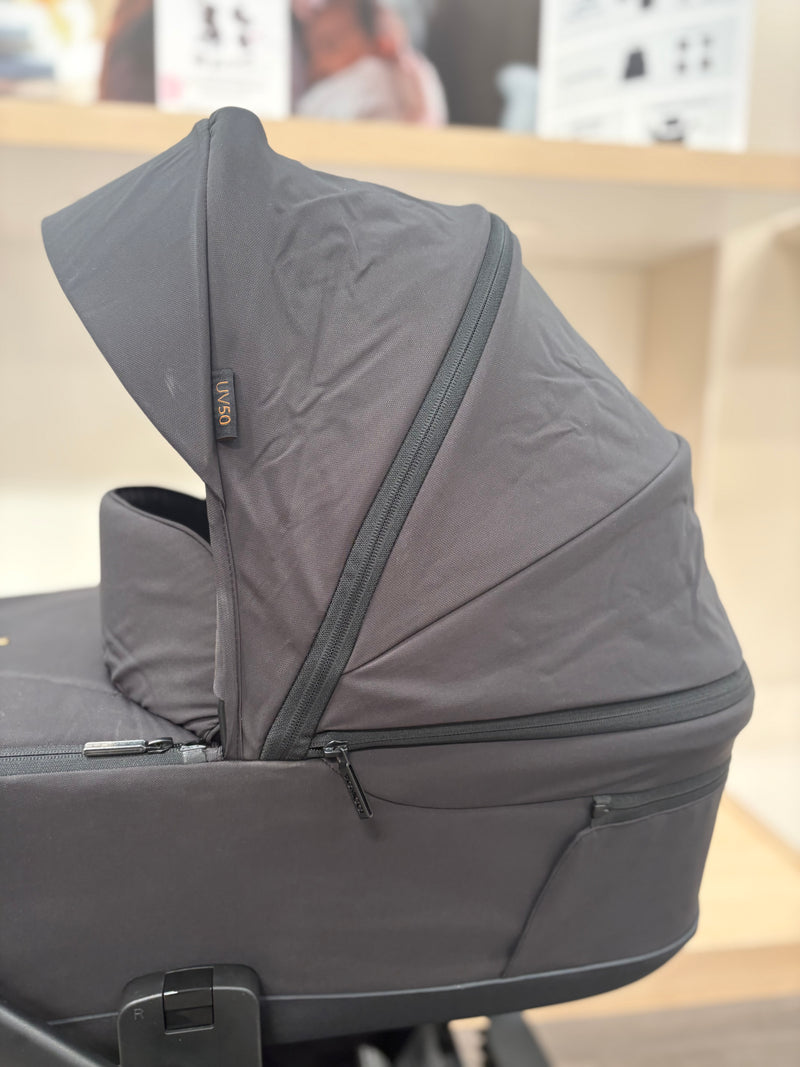 PRE LOVED Venicci Claro 2-in-1 Travel System - Noir