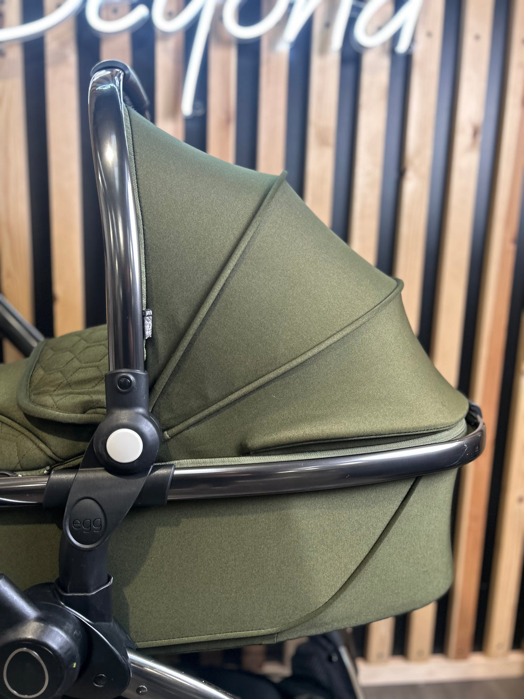 PRE LOVED egg2 Travel System - Olive