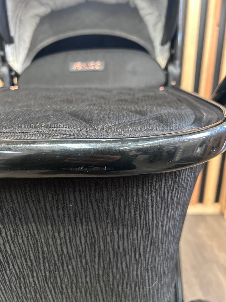 PRE LOVED Venicci Tinum 2.0 2-in-1 Travel System - SE Stylish Black