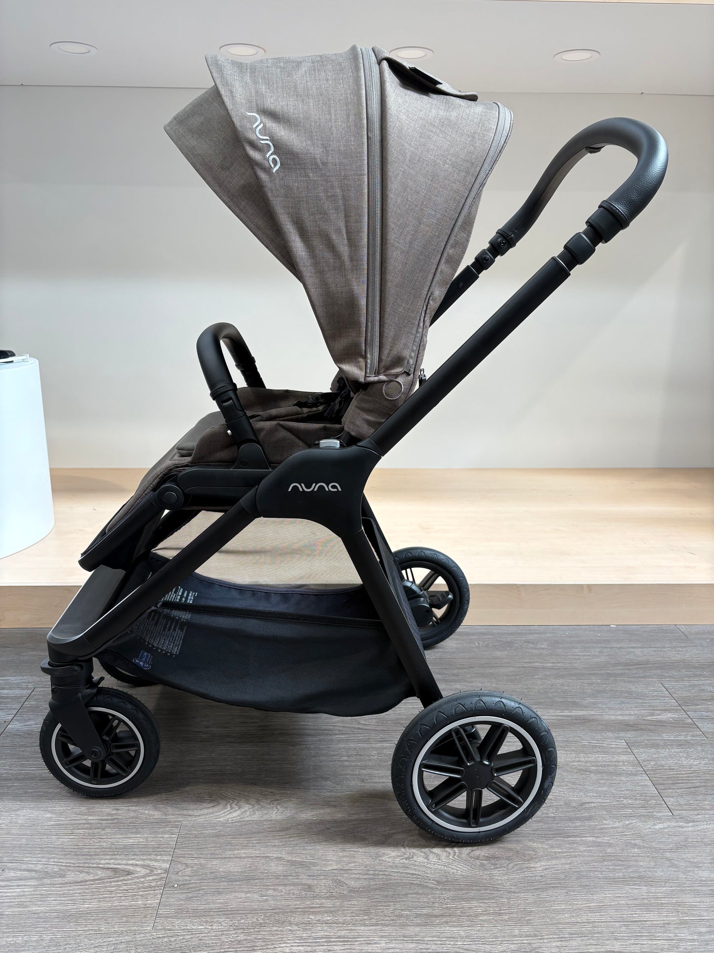 EX DISPLAY Nuna TRIV Pushchair + LYTL Carrycot - Pistachio